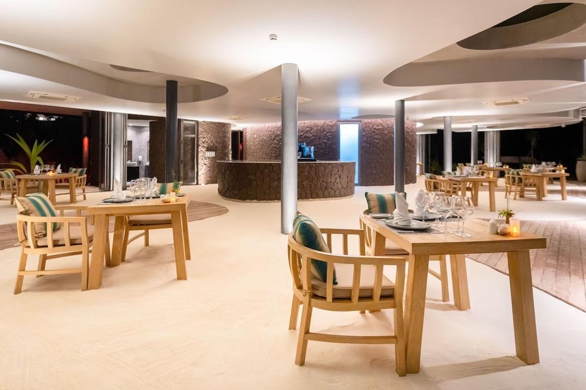 Madifushi Private Island Hotel Meemu Atoll Buitenkant foto